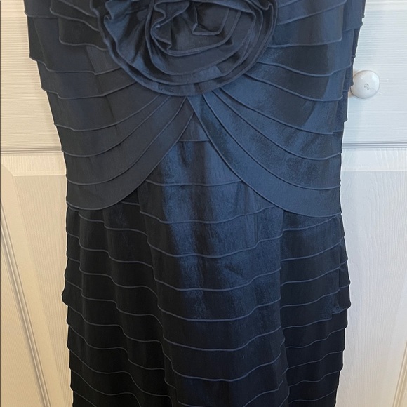 Tadashi Shoji Navy Blue Rosette Tiered Shutter Pleat Dress Size 14 Cocktail - Picture 3 of 12